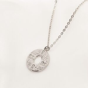 Κολιέ Κωνσταντινάτο